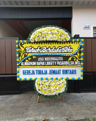 Papan Bunga Duka di Yapen Barat