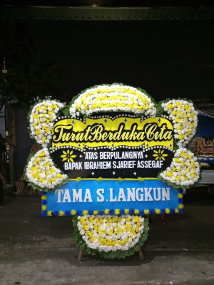 Papan Bunga Duka di Yapen Barat